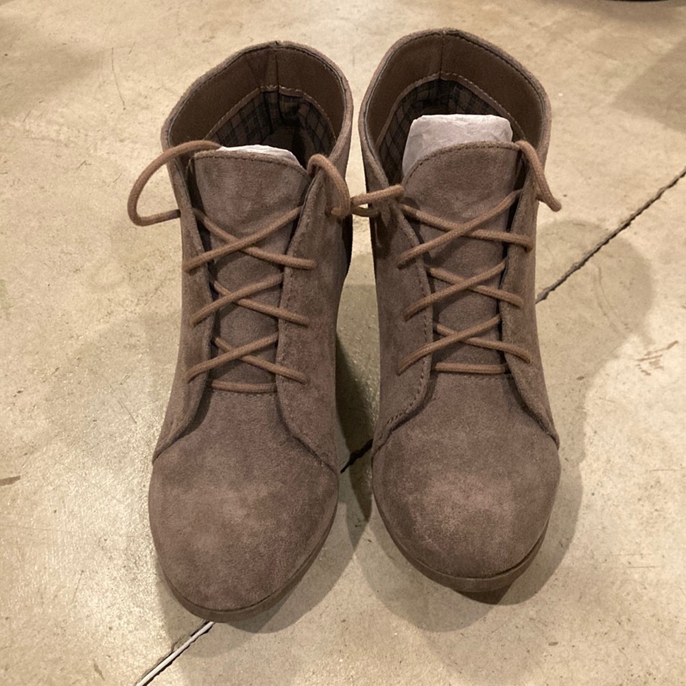 Madden Girl Beige Suede Booties Size 6.5
